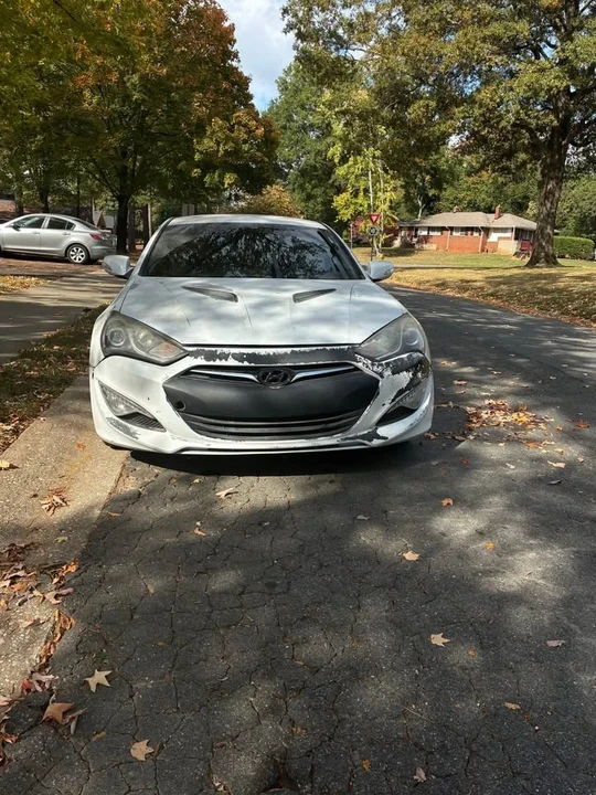 2016 Hyundai Genesis - Image 5 of 5