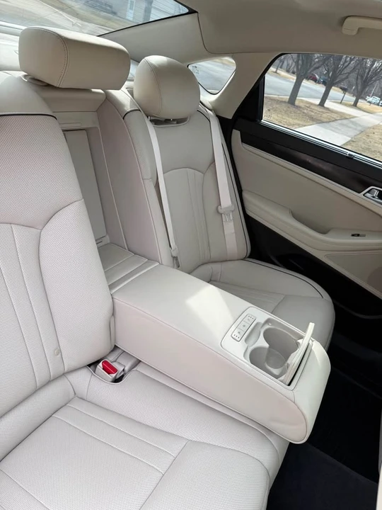 2016 Hyundai Genesis - Image 7 of 9