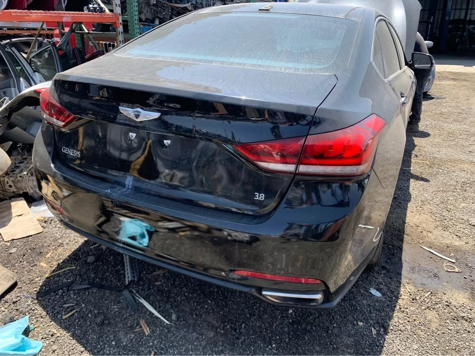 2017 Hyundai Genesis - Image 5 of 8