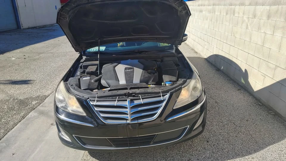 Hyundai Genesis - Image 5 of 5