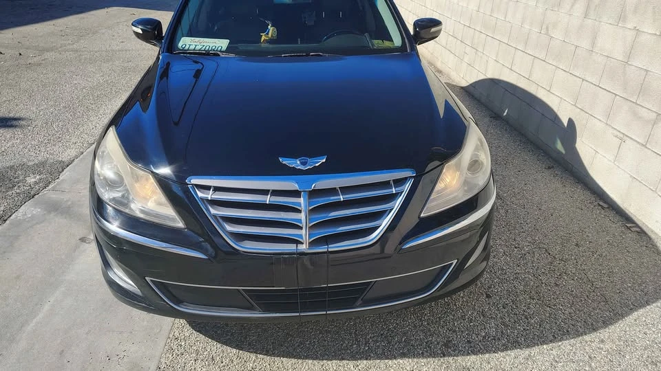 Hyundai Genesis - Image 4 of 5