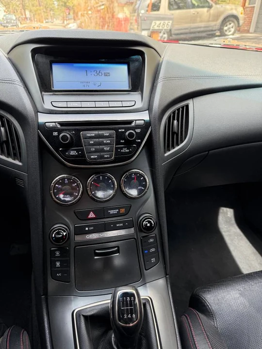 2014 Hyundai Genesis Coupe - Image 7 of 10