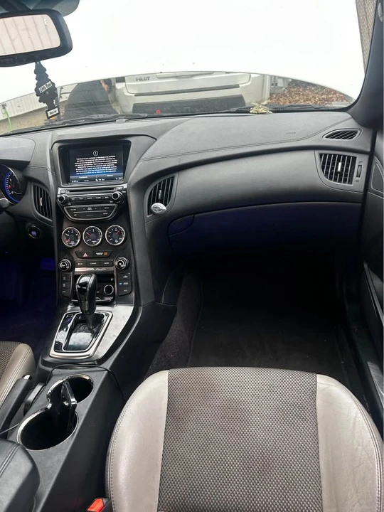 2014 Hyundai Genesis Coupe - Image 5 of 8
