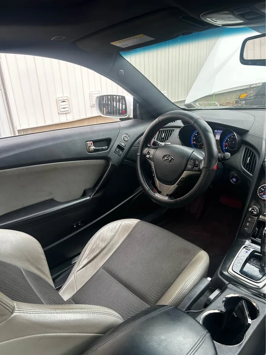 2014 Hyundai Genesis Coupe - Image 4 of 8