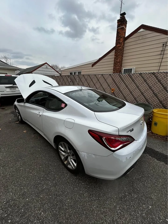 2014 Hyundai Genesis Coupe - Image 2 of 8