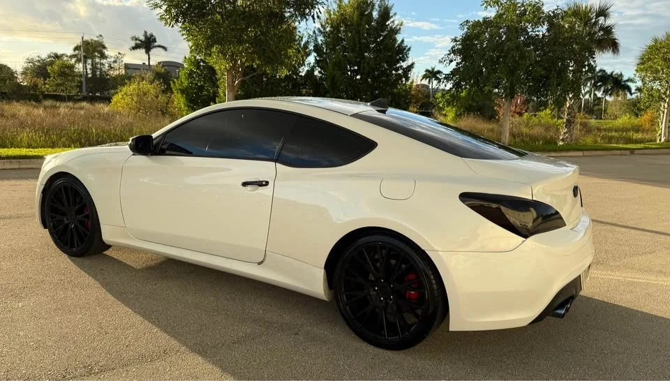Hyundai Genesis Coupe - Image 7 of 10