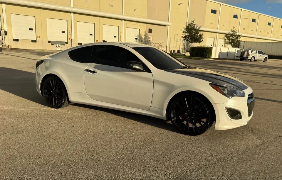 Hyundai Genesis Coupe - Image 4 of 10