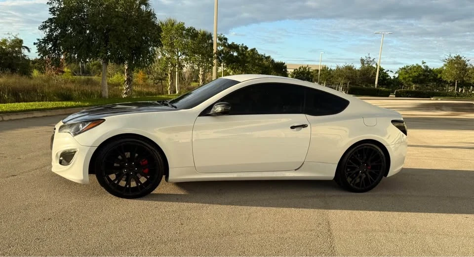 Hyundai Genesis Coupe - Image 2 of 10