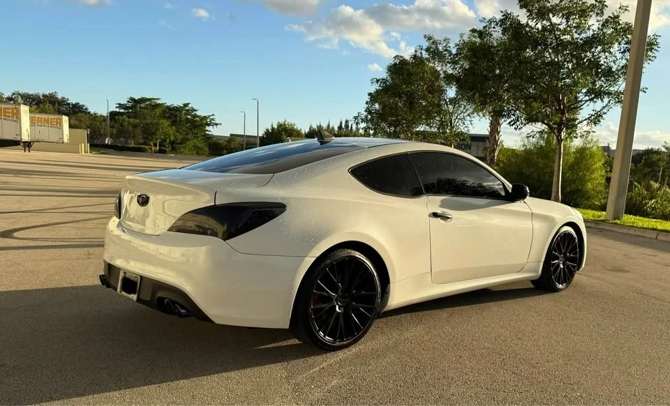 Hyundai Genesis Coupe - Image 5 of 10