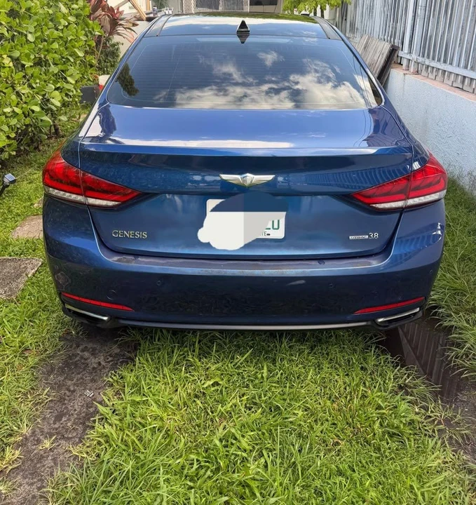 2016 Hyundai Genesis - Image 2 of 3