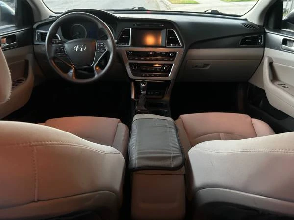 Hyundai Sonata - Image 5 of 6