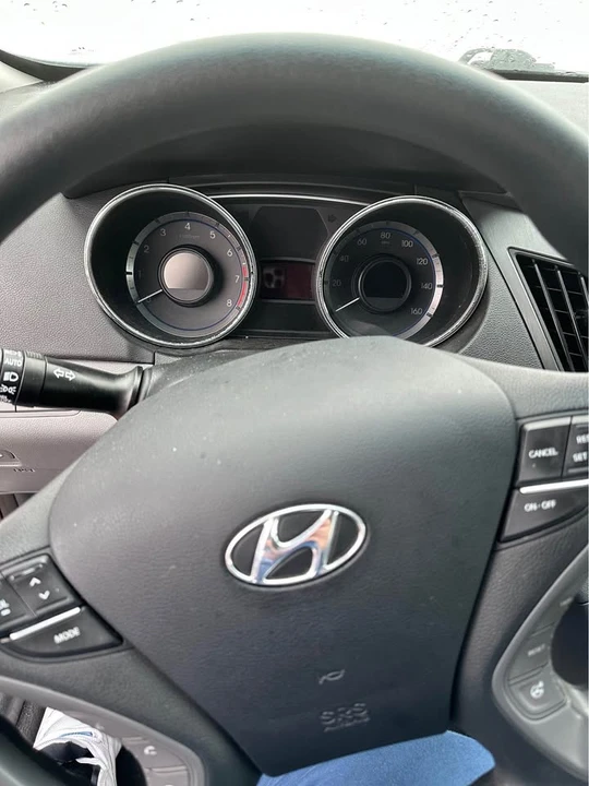 2014 Hyundai Sonata - Image 6 of 9