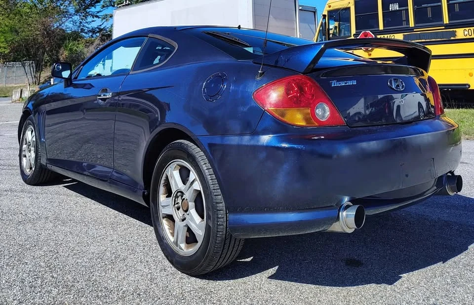 2004 Hyundai Tiburon - Image 2 of 10