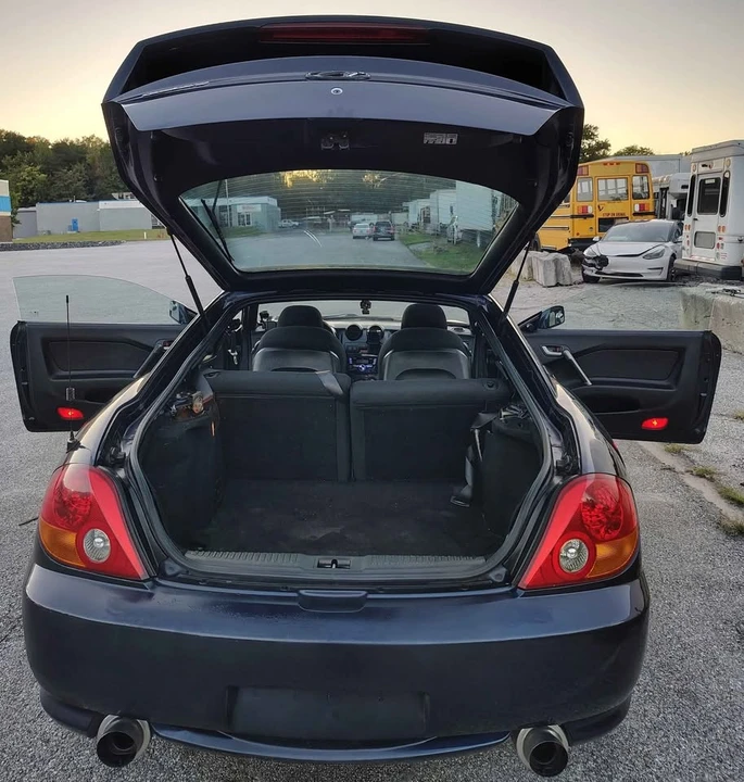 2004 Hyundai Tiburon - Image 7 of 10