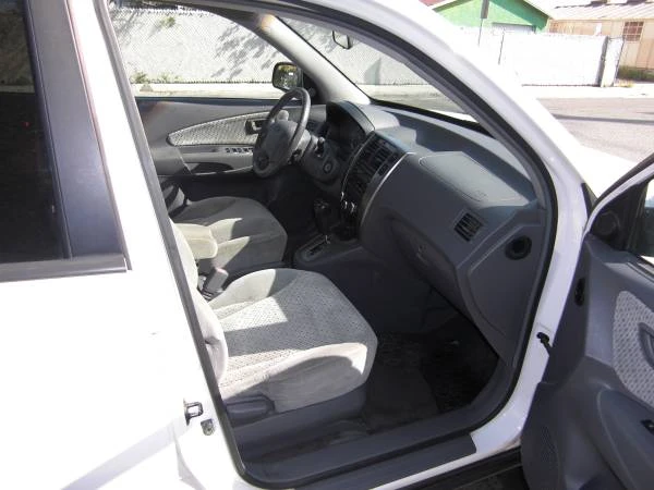 2005 Hyundai Tucson - Image 6 of 10