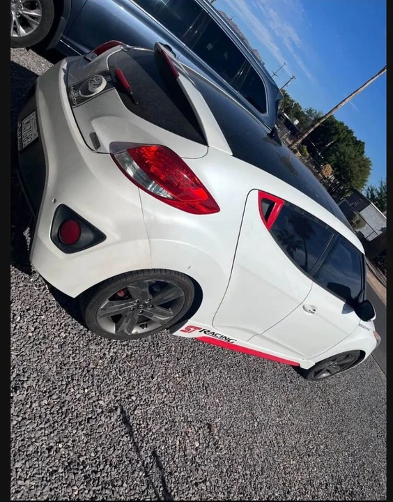 2015 Hyundai Veloster - Image 2 of 2
