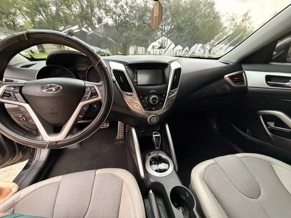 2012 Hyundai Veloster - Image 2 of 20