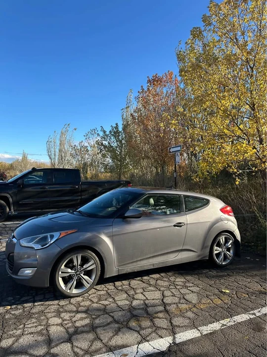 2013 Hyundai Veloster - Image 2 of 5