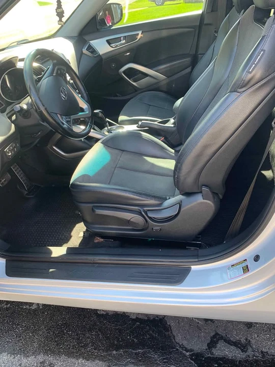 2015 Hyundai Veloster - Image 2 of 10
