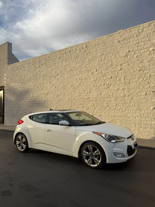 2017 Hyundai Veloster - Image 2 of 9