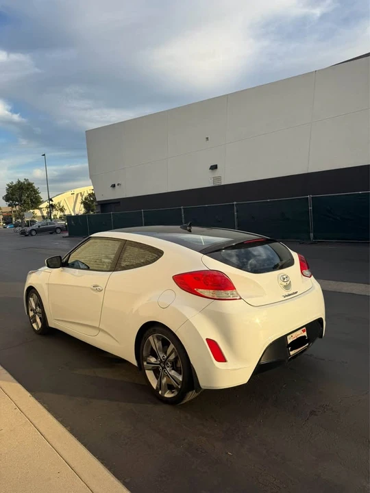 2017 Hyundai Veloster - Image 6 of 9