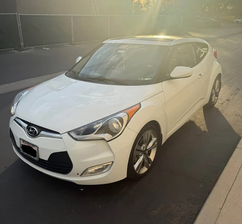 2017 Hyundai Veloster - Image 4 of 9