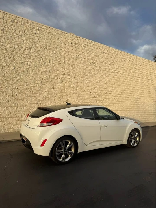 2017 Hyundai Veloster - Image 3 of 9