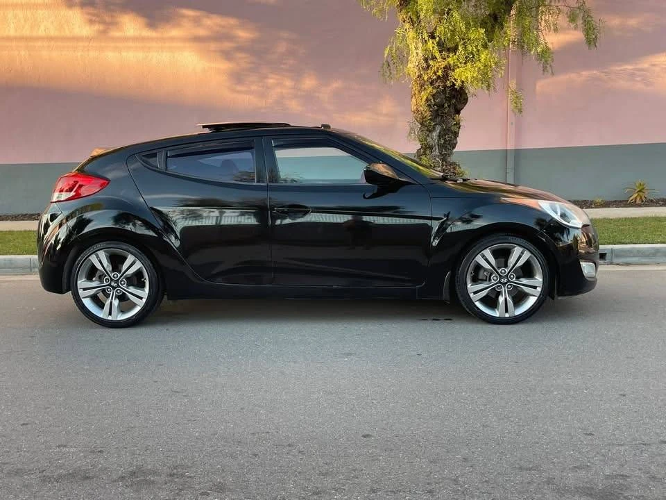2013 Hyundai Veloster - Image 2 of 24