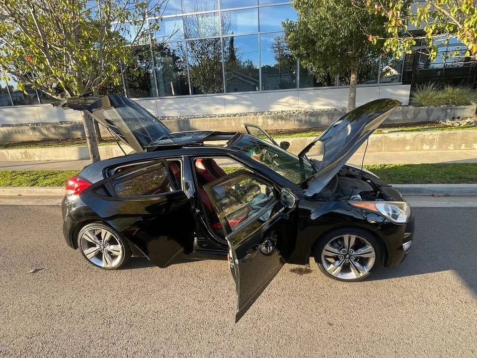 2013 Hyundai Veloster - Image 10 of 24