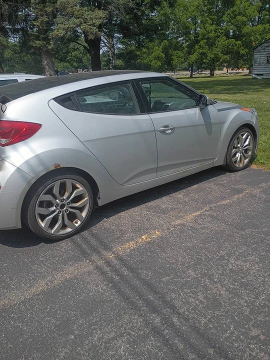 2017 Hyundai Veloster - Image 2 of 5