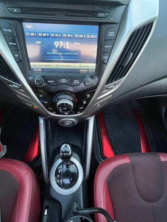 2013 Hyundai Veloster - Image 18 of 24