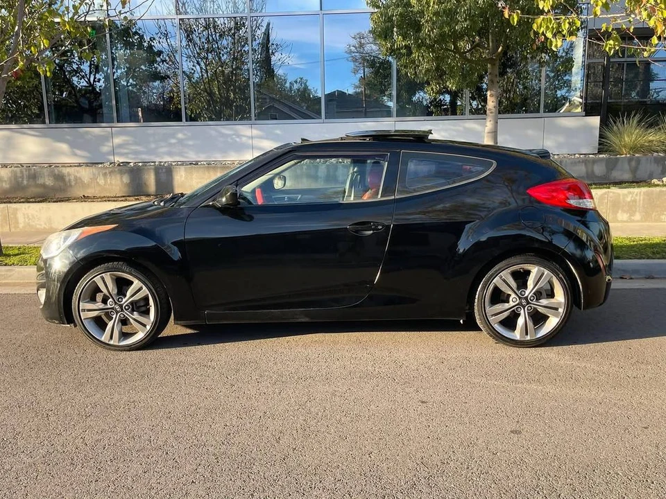 2013 Hyundai Veloster - Image 12 of 24