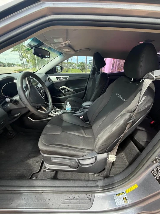 2013 Hyundai Veloster - Image 2 of 8