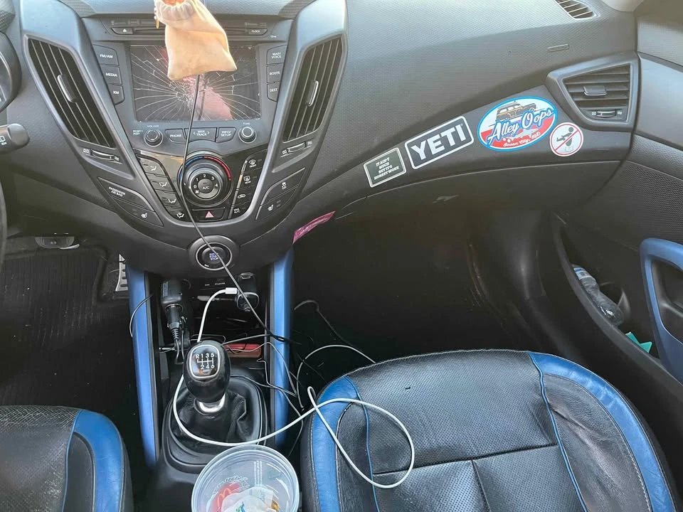 Hyundai Veloster - Image 8 of 10