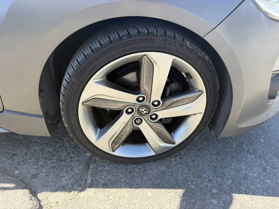 2013 Hyundai Veloster - Image 4 of 8
