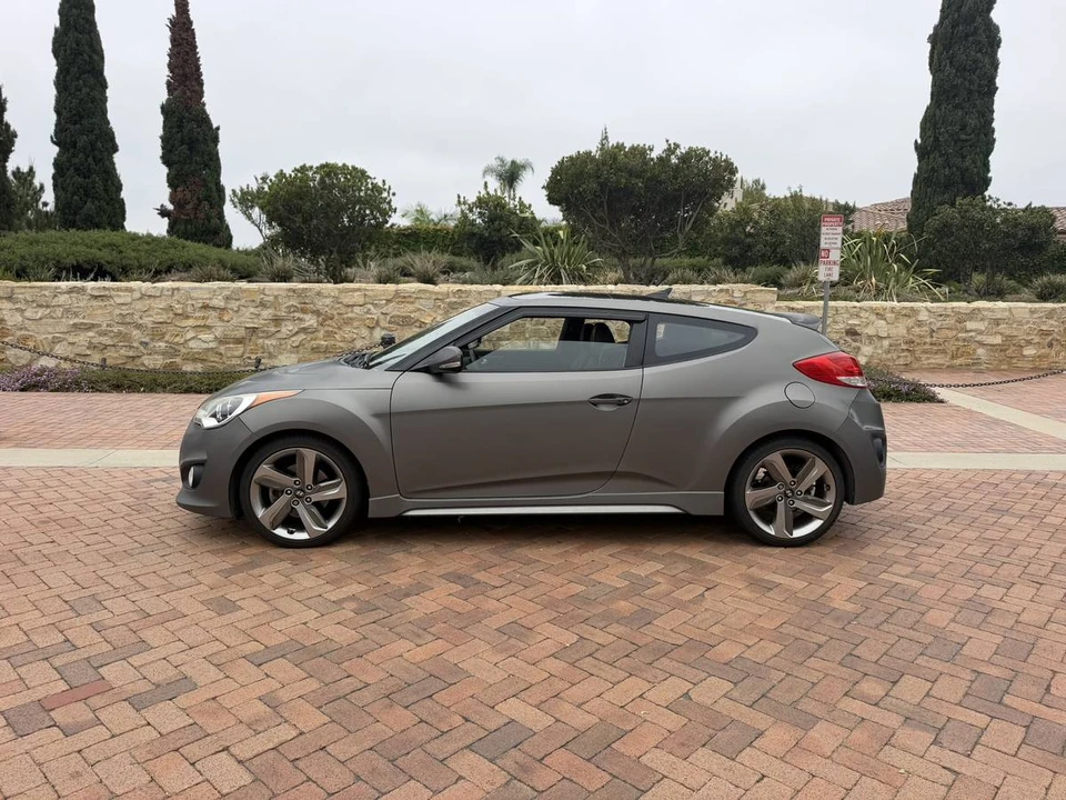 2013 Hyundai Veloster - Image 2 of 24