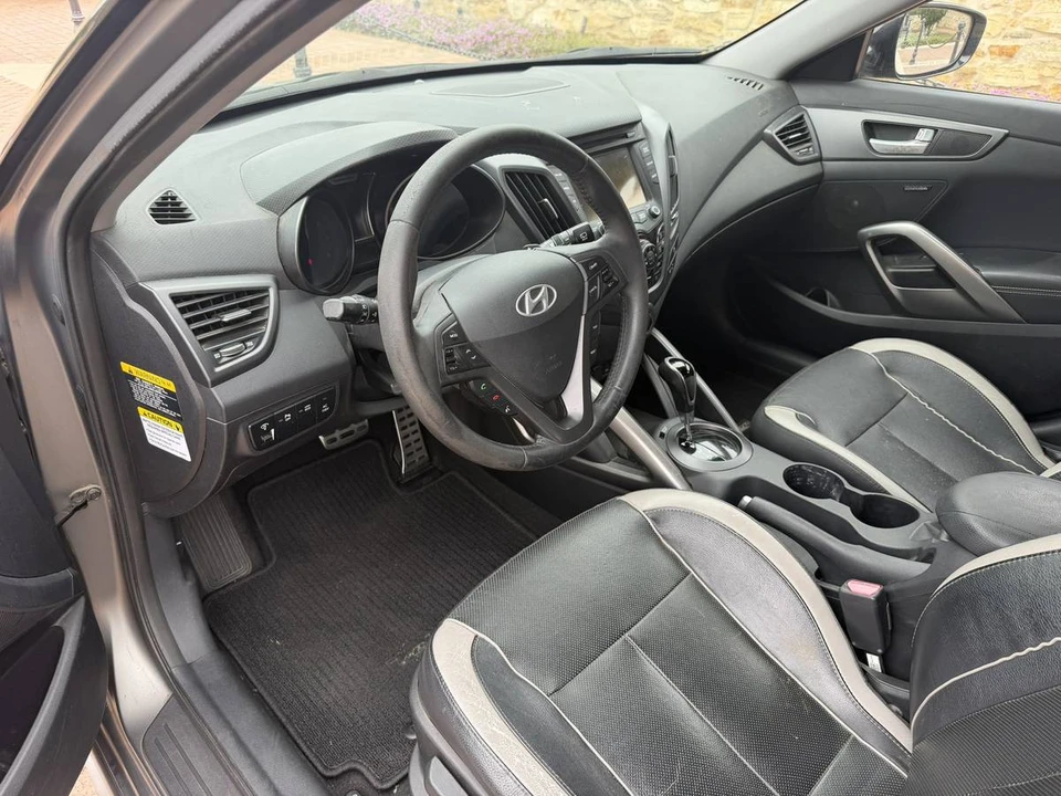 2013 Hyundai Veloster - Image 10 of 24