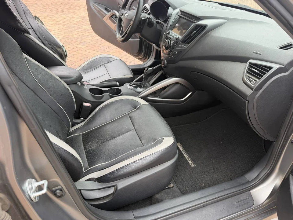 2013 Hyundai Veloster - Image 14 of 24