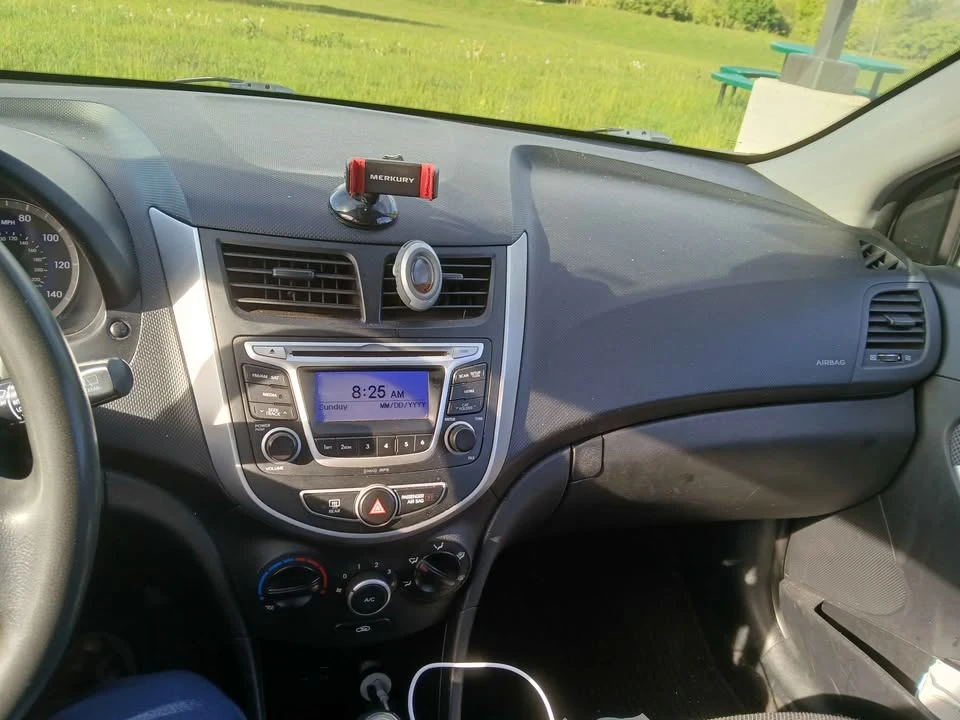 2014 Hyundai Accent - Image 9 of 10