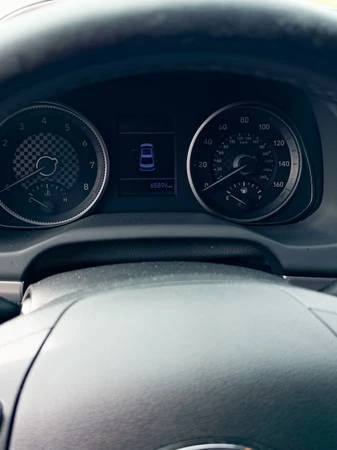 2020 Hyundai Elantra - Image 7 of 12