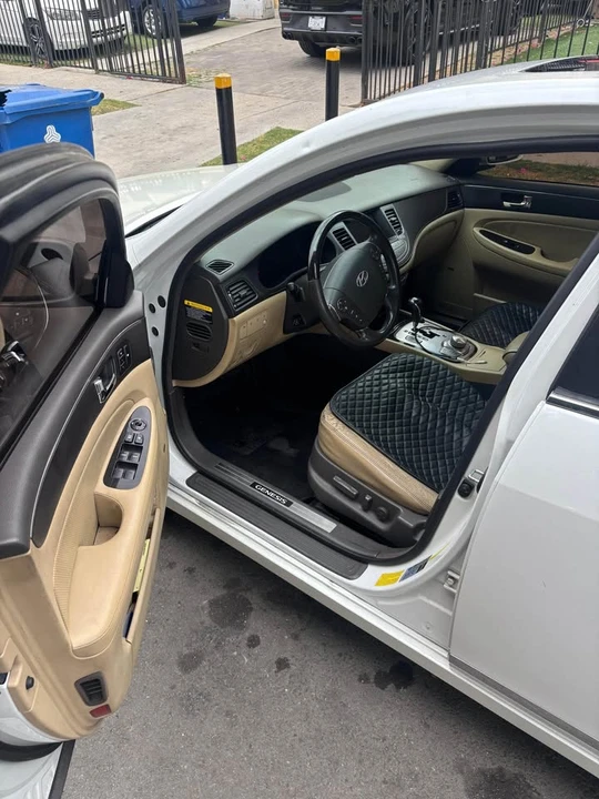 2011 Hyundai Genesis - Image 2 of 4