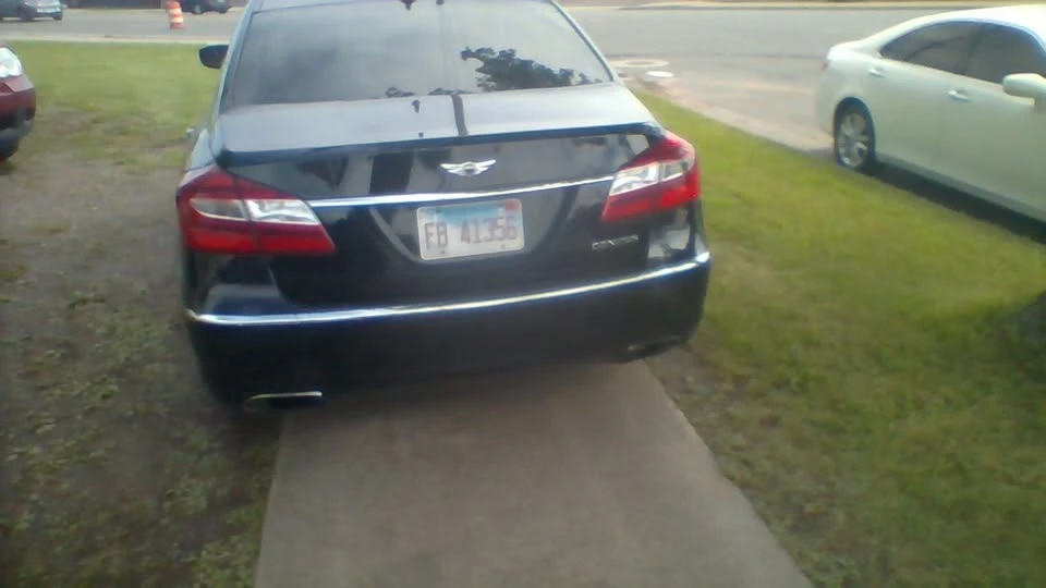 Hyundai Genesis - Image 4 of 9