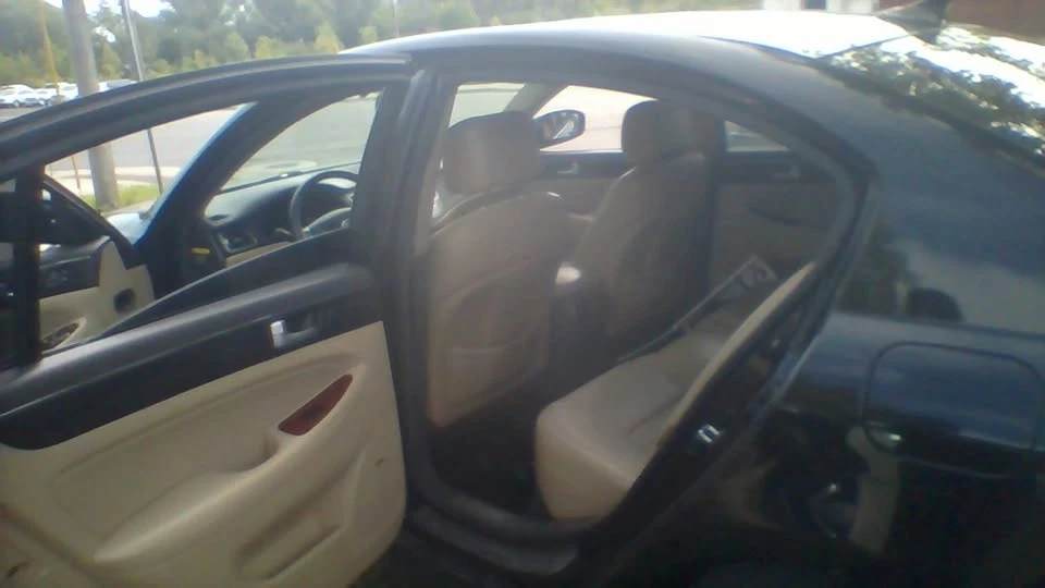 Hyundai Genesis - Image 9 of 9