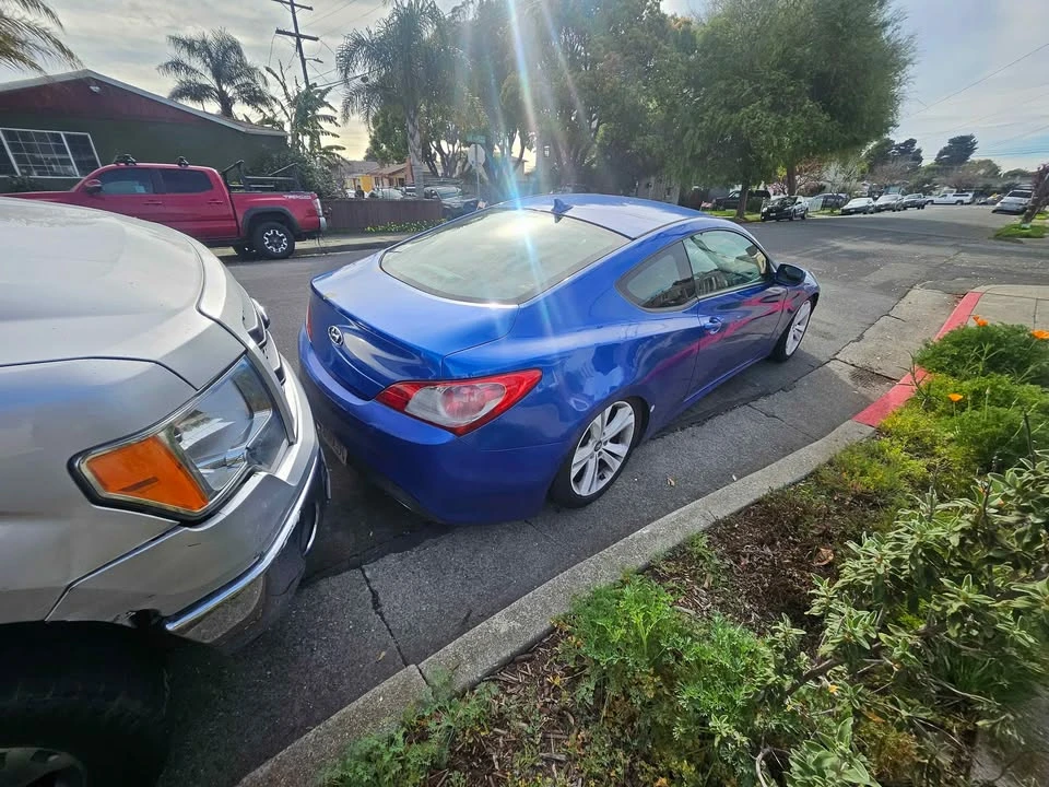 2010 Hyundai Genesis - Image 2 of 4
