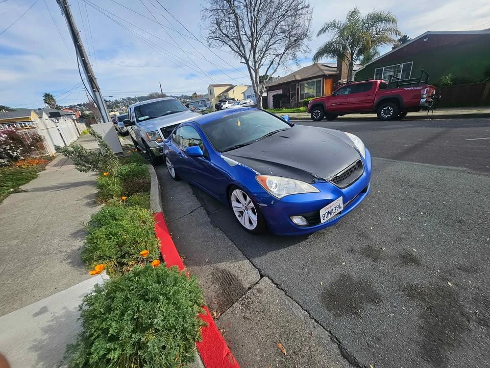 2010 Hyundai Genesis - Image 4 of 4