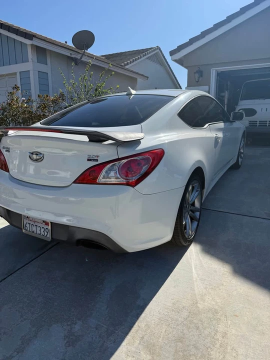2012 Hyundai Genesis - Image 2 of 7