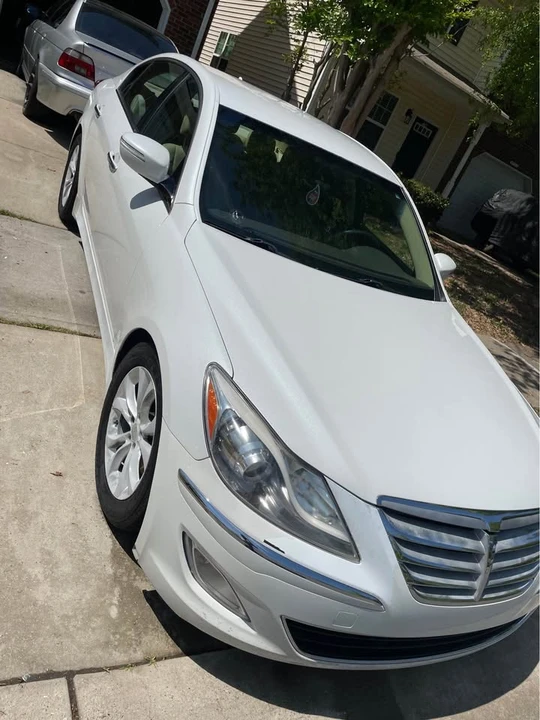 2013 Hyundai Genesis - Image 2 of 6