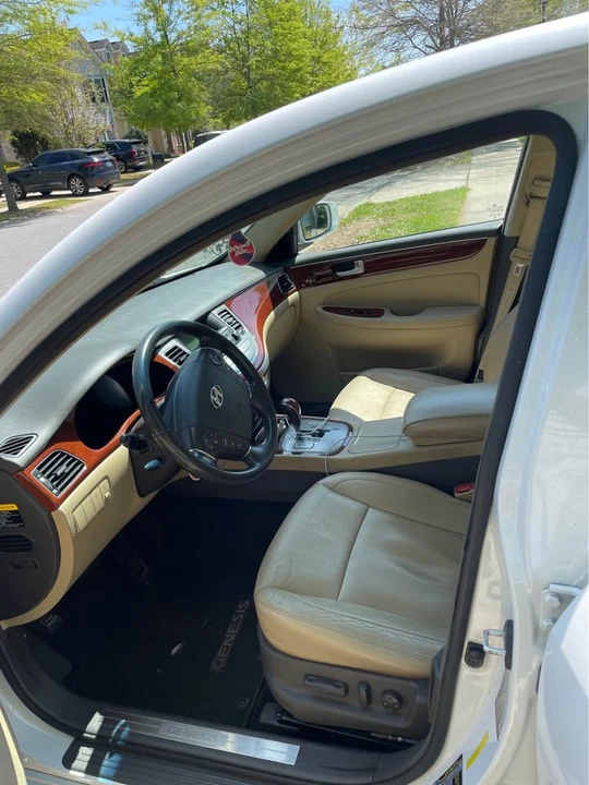 2013 Hyundai Genesis - Image 5 of 6