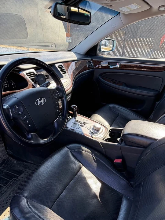 2009 Hyundai Genesis - Image 5 of 8