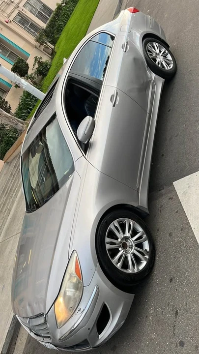 Hyundai Genesis - Image 2 of 3